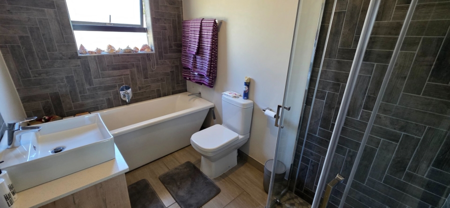 5 Bedroom Property for Sale in Island View Western Cape